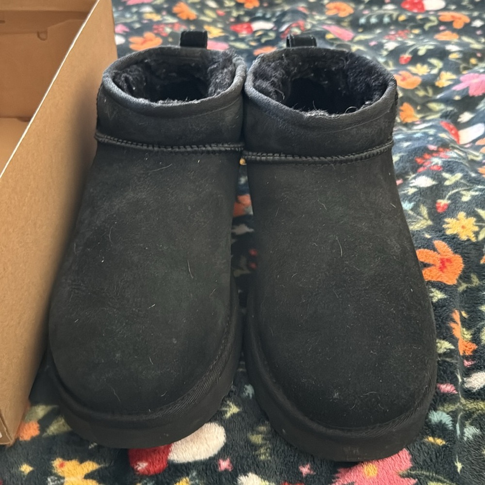 Classic Ultra Mini UGGs in black